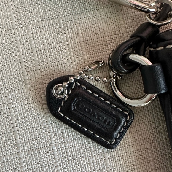 Authentic Coach Leather Wristlet - Picture 5 of 16